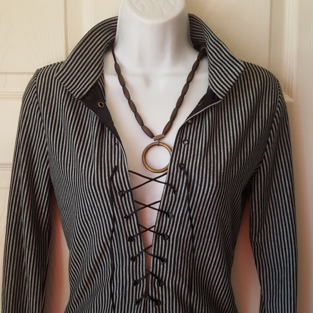 TOP WITH OPEN BACK - Picture 2 of 6